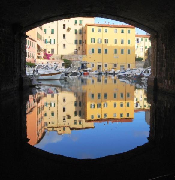 "Dueemme Lodge" , A Pochi Passi Dal Porto Livorno Exteriér fotografie