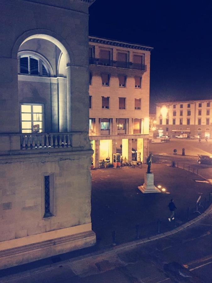"Dueemme Lodge" , A Pochi Passi Dal Porto Livorno Exteriér fotografie